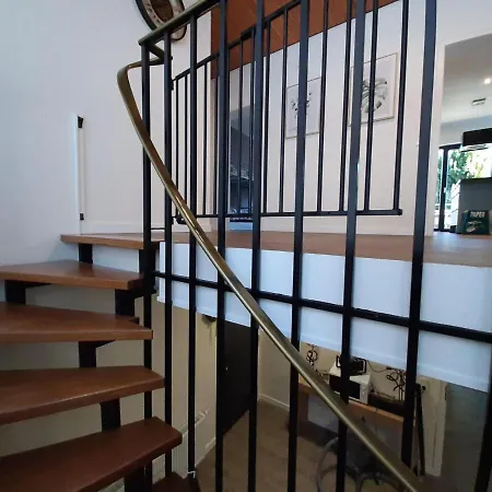 Будинок відпочинку Modern In Near Area